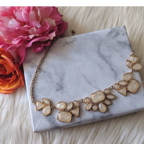 Jewelry - Nwt cream shimmer statement necklace